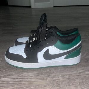 Brand New Nike Air Jordan Green / Black Mens Basketball Shoes